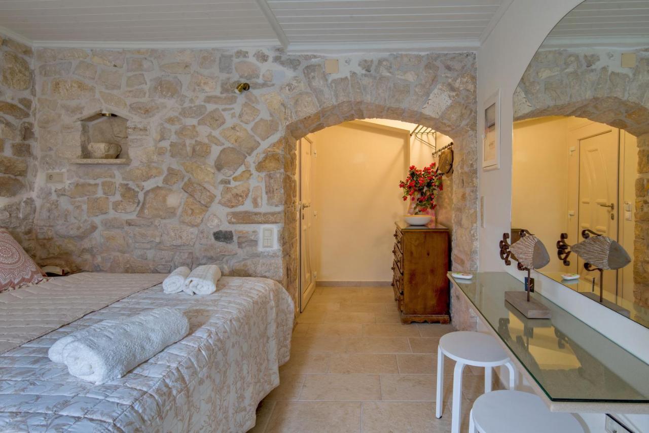 Pavlos Gaios Buitenkant foto